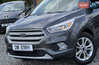 Внедорожник / Кроссовер Ford Escape 2019 в 