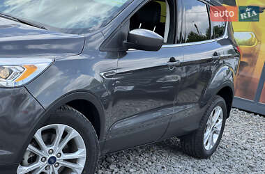 Внедорожник / Кроссовер Ford Escape 2019 в 