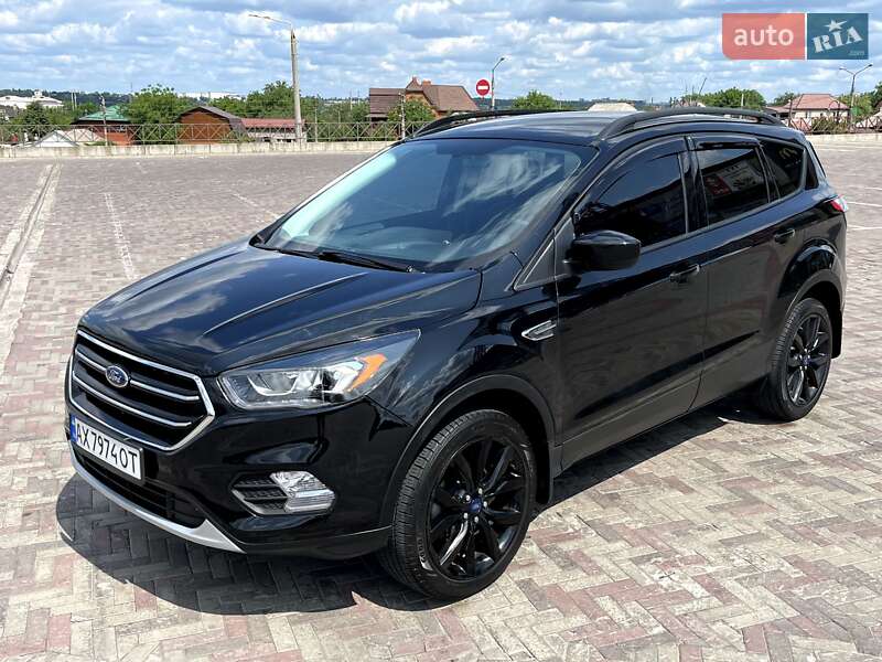 Внедорожник / Кроссовер Ford Escape 2018 в 