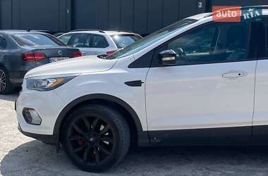 Внедорожник / Кроссовер Ford Escape 2017 в 
