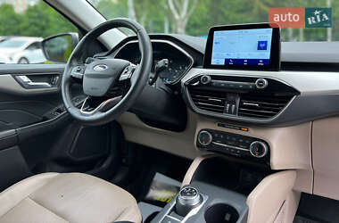 Внедорожник / Кроссовер Ford Escape 2022 в 