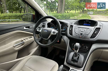 Внедорожник / Кроссовер Ford Escape 2015 в 
