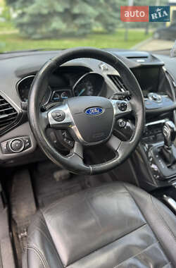 Внедорожник / Кроссовер Ford Escape 2015 в 
