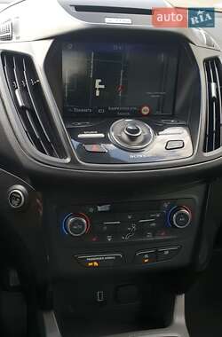 Внедорожник / Кроссовер Ford Escape 2017 в 