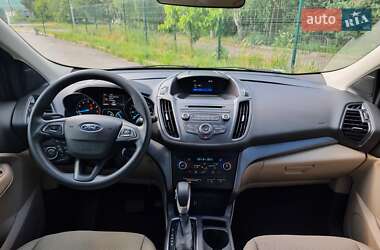 Внедорожник / Кроссовер Ford Escape 2018 в 