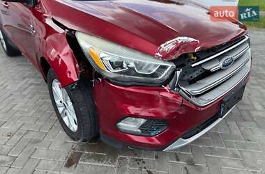 Внедорожник / Кроссовер Ford Escape 2017 в 