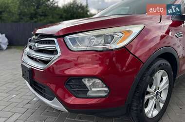 Внедорожник / Кроссовер Ford Escape 2017 в 