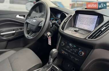 Внедорожник / Кроссовер Ford Escape 2017 в 