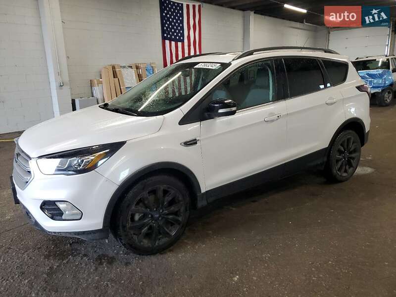 Внедорожник / Кроссовер Ford Escape 2017 в 