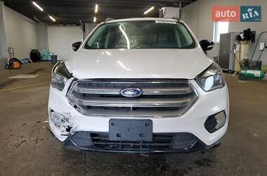 Внедорожник / Кроссовер Ford Escape 2017 в 