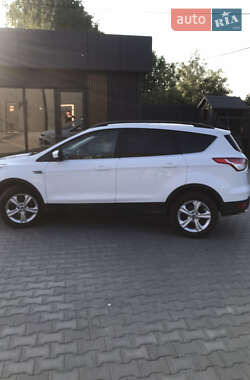 Внедорожник / Кроссовер Ford Escape 2016 в 