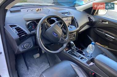 Внедорожник / Кроссовер Ford Escape 2016 в 