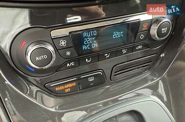 Внедорожник / Кроссовер Ford Escape 2015 в 