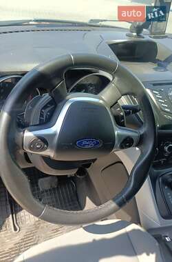 Внедорожник / Кроссовер Ford Escape 2014 в 