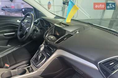 Внедорожник / Кроссовер Ford Escape 2012 в 