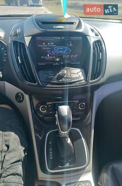 Внедорожник / Кроссовер Ford Escape 2012 в 