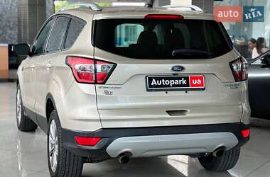 Внедорожник / Кроссовер Ford Escape 2016 в 
