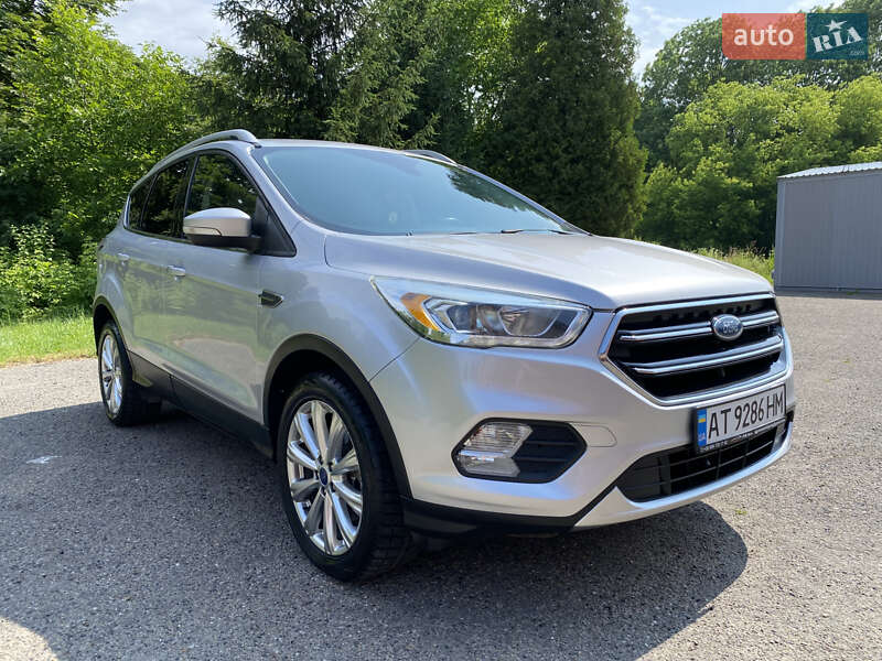 Внедорожник / Кроссовер Ford Escape 2016 в 