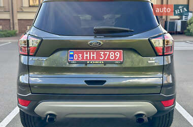 Внедорожник / Кроссовер Ford Escape 2018 в 