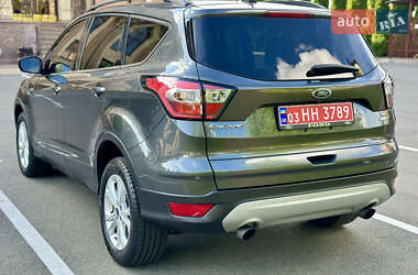 Внедорожник / Кроссовер Ford Escape 2018 в 