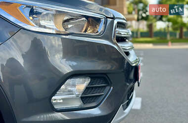 Внедорожник / Кроссовер Ford Escape 2018 в 