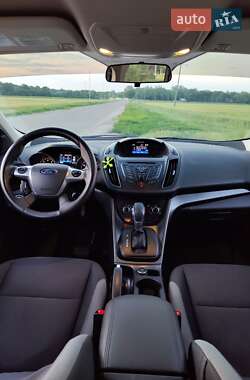 Внедорожник / Кроссовер Ford Escape 2016 в 