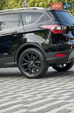 Внедорожник / Кроссовер Ford Escape 2017 в 