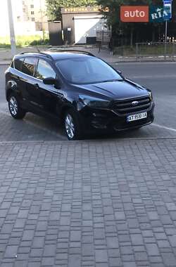Внедорожник / Кроссовер Ford Escape 2018 в 