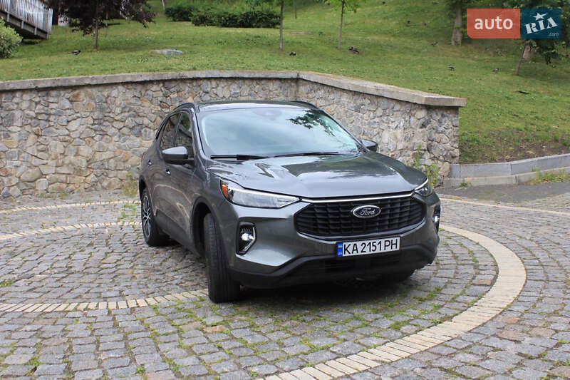 Позашляховик / Кросовер Ford Escape 2023 в 