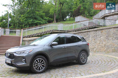 Позашляховик / Кросовер Ford Escape 2023 в 