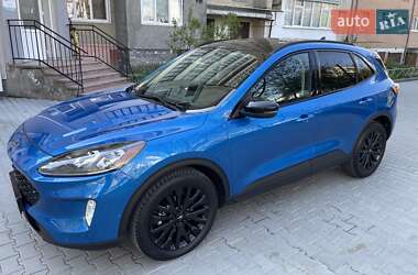 Внедорожник / Кроссовер Ford Escape 2020 в 