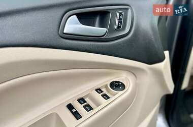 Внедорожник / Кроссовер Ford Escape 2013 в 