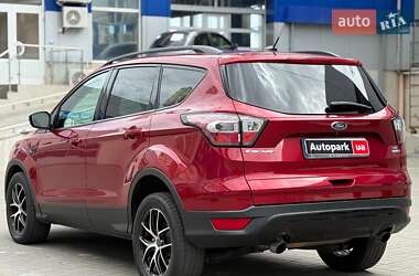 Внедорожник / Кроссовер Ford Escape 2017 в 