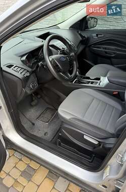 Внедорожник / Кроссовер Ford Escape 2019 в 