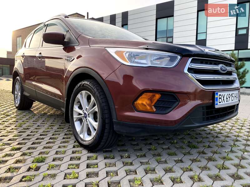 Внедорожник / Кроссовер Ford Escape 2018 в 