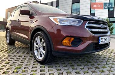 Внедорожник / Кроссовер Ford Escape 2018 в 