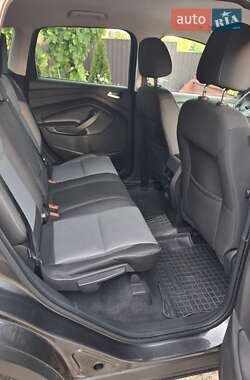 Внедорожник / Кроссовер Ford Escape 2017 в 
