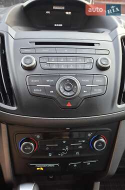 Внедорожник / Кроссовер Ford Escape 2017 в 
