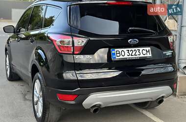 Внедорожник / Кроссовер Ford Escape 2016 в 