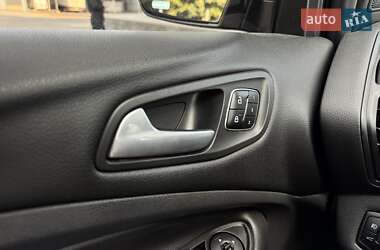 Внедорожник / Кроссовер Ford Escape 2016 в 