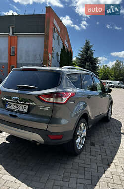 Внедорожник / Кроссовер Ford Escape 2014 в 