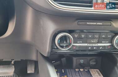 Позашляховик / Кросовер Ford Escape 2022 в 