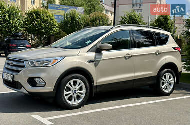 Внедорожник / Кроссовер Ford Escape 2018 в 