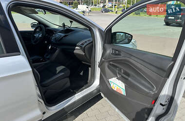 Внедорожник / Кроссовер Ford Escape 2015 в 