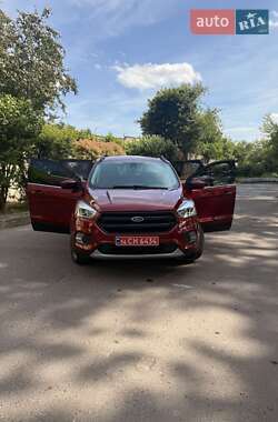 Внедорожник / Кроссовер Ford Escape 2019 в 