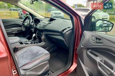Внедорожник / Кроссовер Ford Escape 2018 в 
