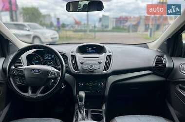 Внедорожник / Кроссовер Ford Escape 2018 в 