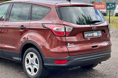 Внедорожник / Кроссовер Ford Escape 2018 в 