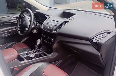 Внедорожник / Кроссовер Ford Escape 2017 в 