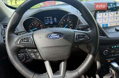 Внедорожник / Кроссовер Ford Escape 2019 в 